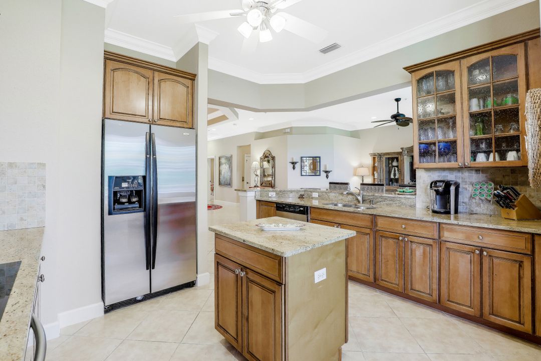 9201 Quartz Ln #202, Naples, FL 34120