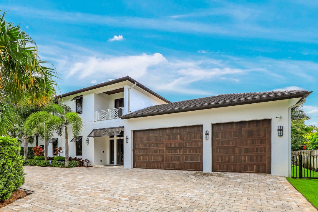 1824 Alamanda Dr, Naples, FL 34102