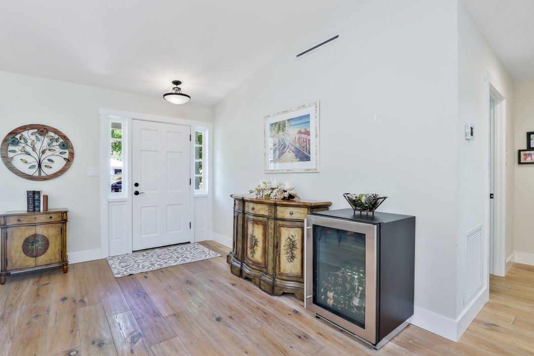 1204 Diana Ave, Naples, FL 34103