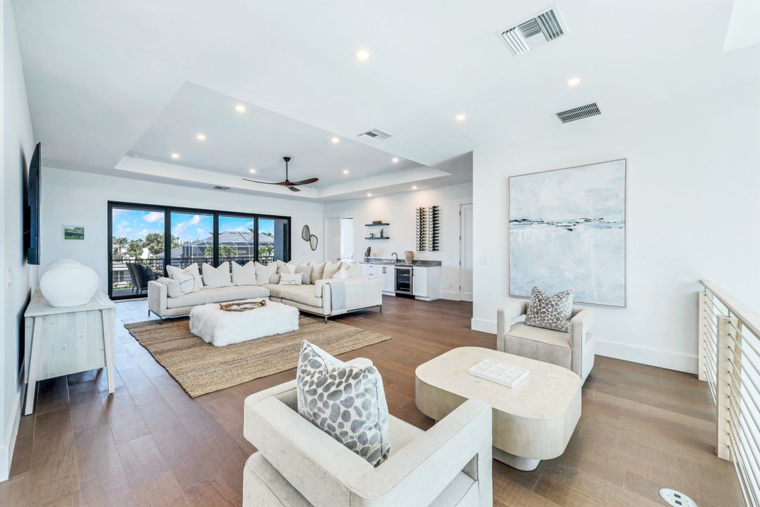 469 Germain Ave, Naples, FL 34108