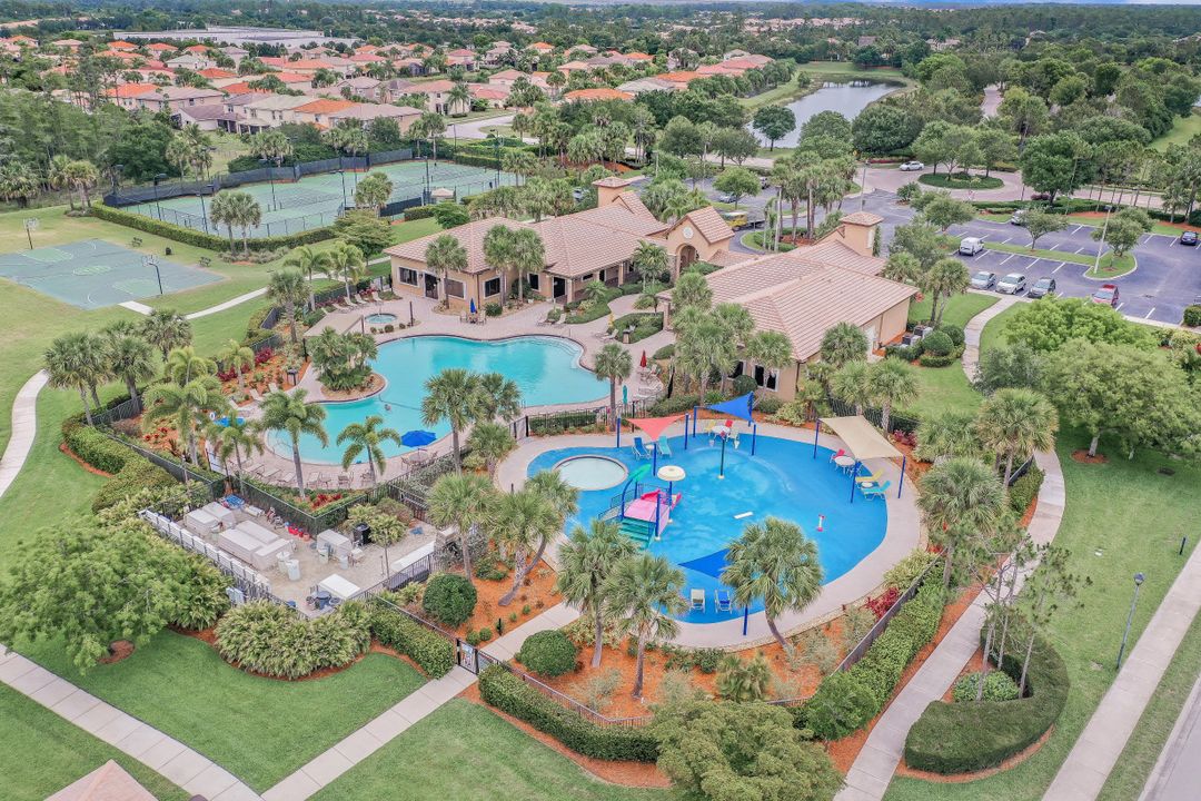 10313 Crepe Jasmine Ln, Fort Myers, FL 33913