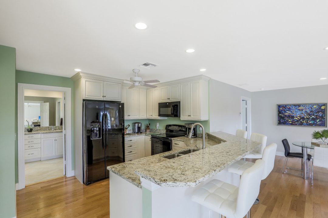 762 Hickory Rd, Naples, FL 34108