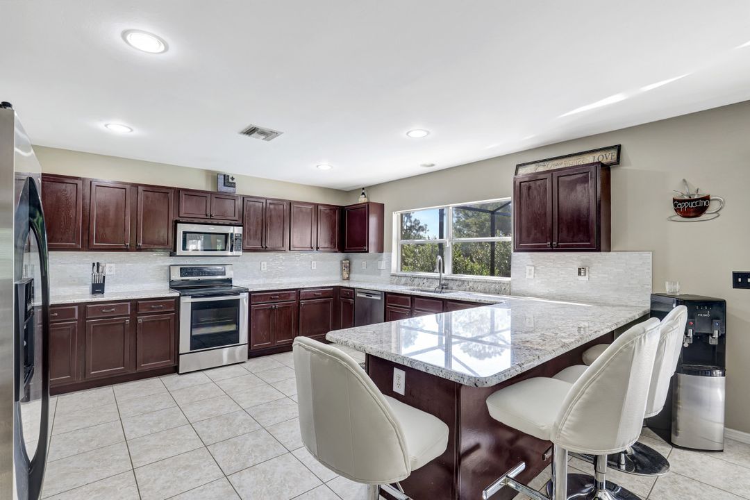 2806 Embers Pkwy W, Cape Coral, FL 33993