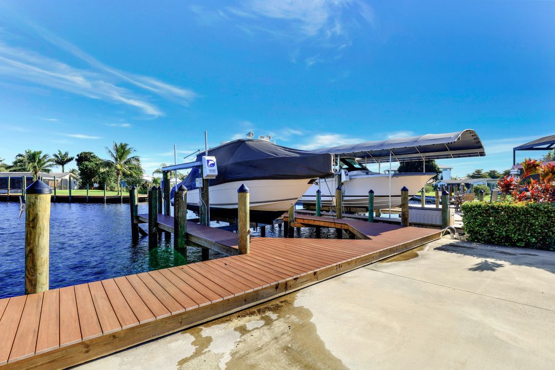 2126 Clubhouse Rd, North Fort Myers, FL 33917