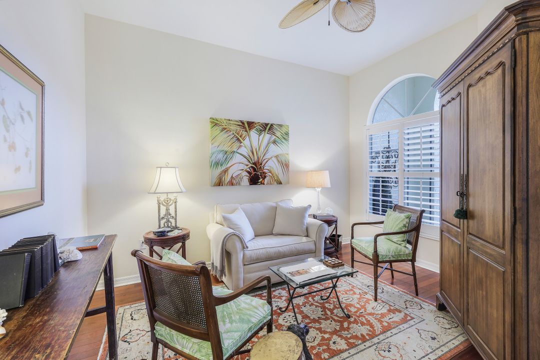 2208 Paget Cir, Naples, FL 34112