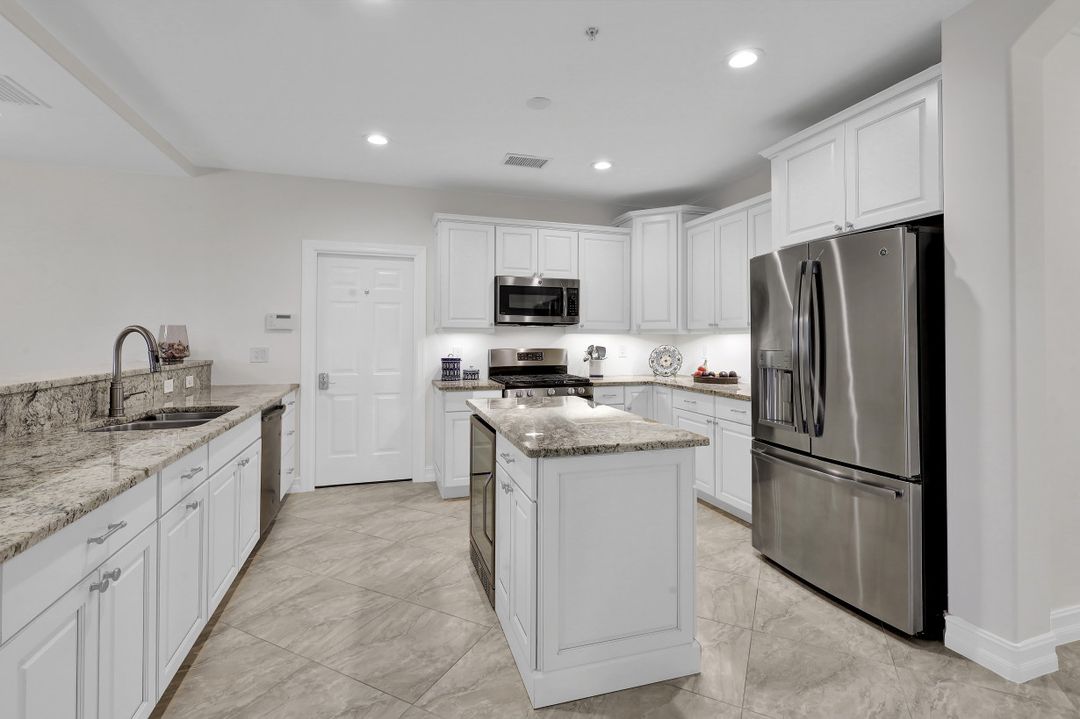 2850 Tiburon Blvd E #101, Naples, FL 34109