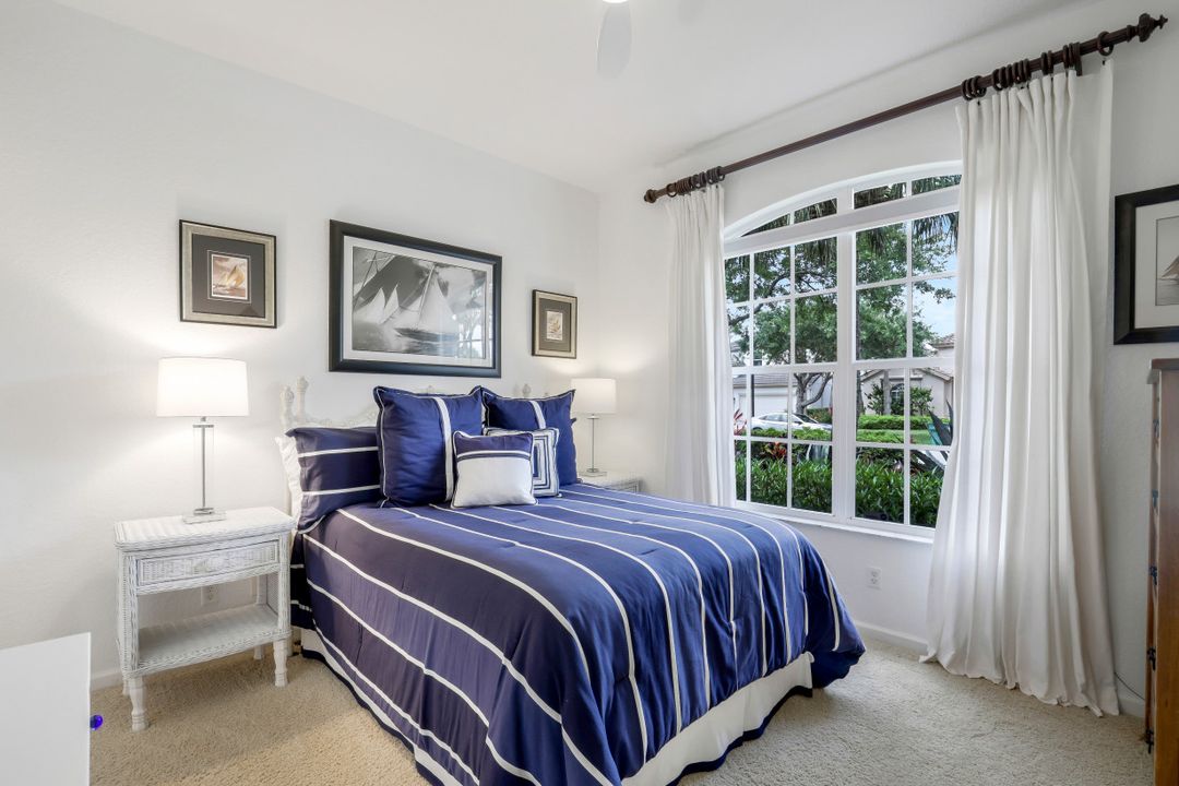 9150 Quartz Ln, Naples, FL 34120