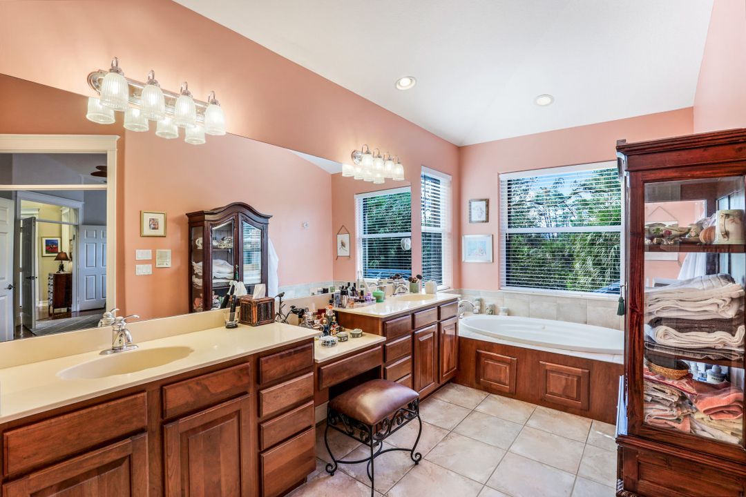 2850 Coach House Way, Naples, FL 34105