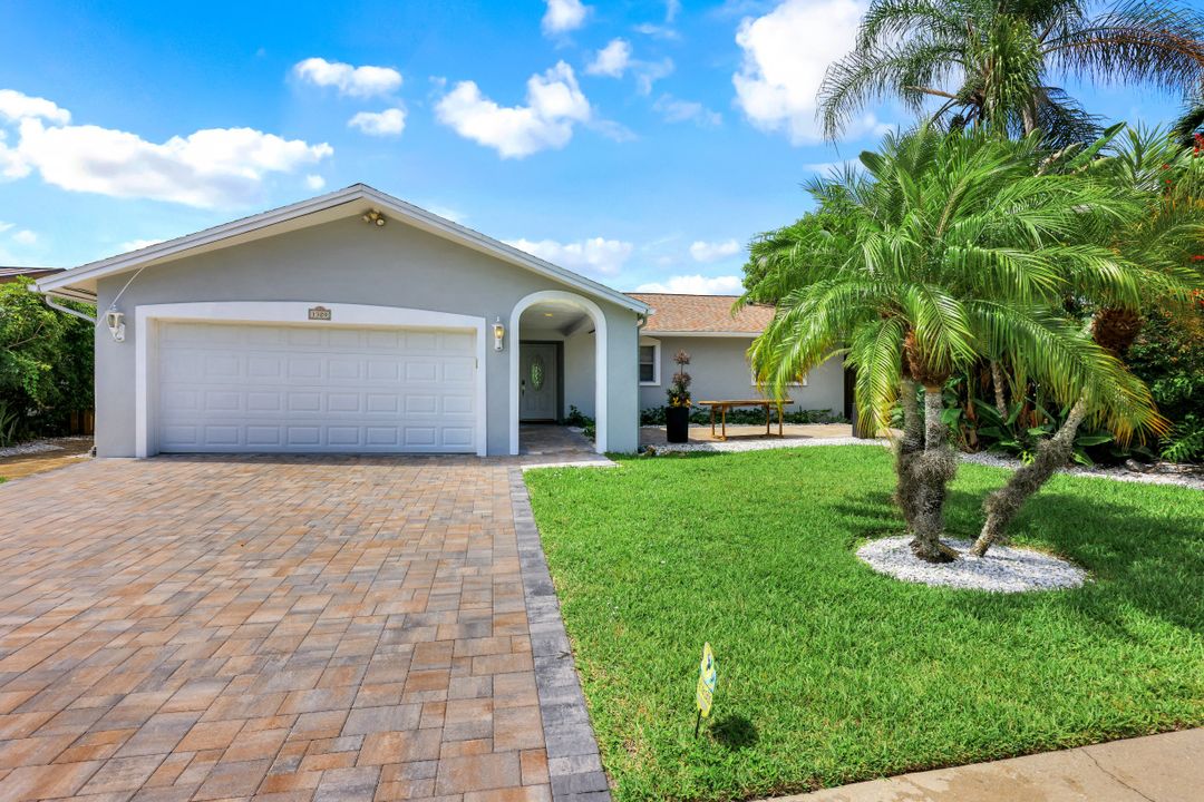 1320 Woodridge Ave, Naples, FL 34103