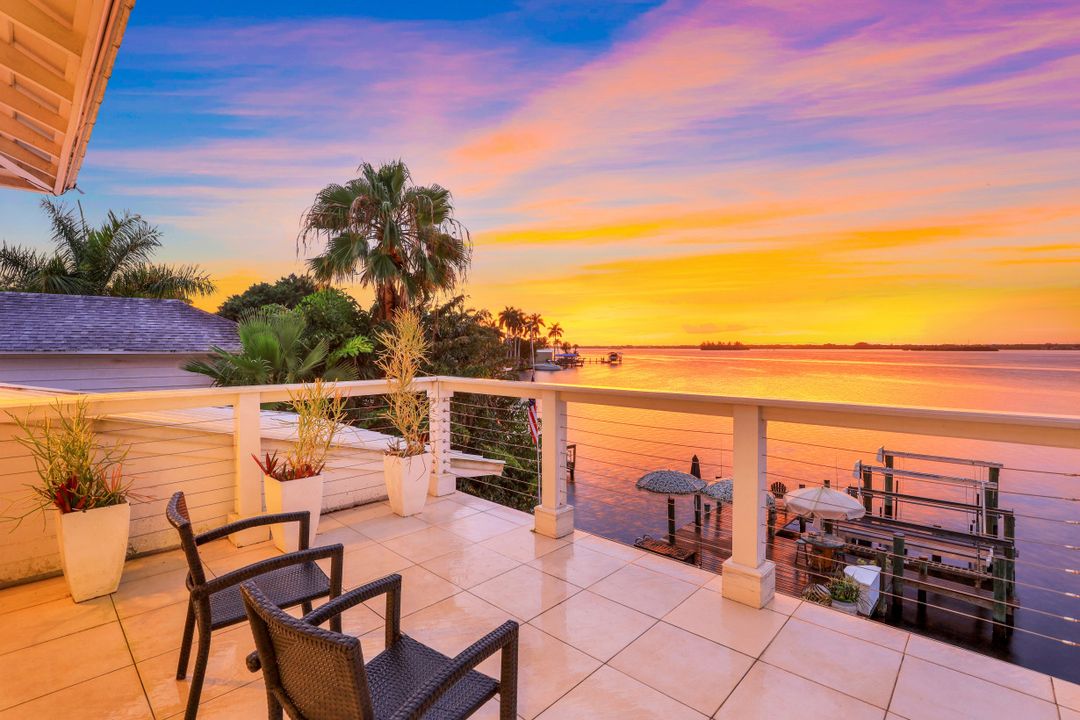 4559 E Riverside Dr, Fort Myers, FL 33905