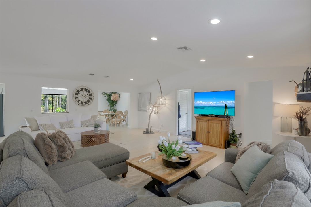 6640 Trail Blvd, Naples, FL 34108