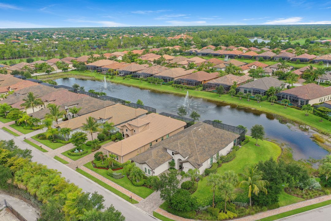 7450 Lantana Cir, Naples, FL 34119