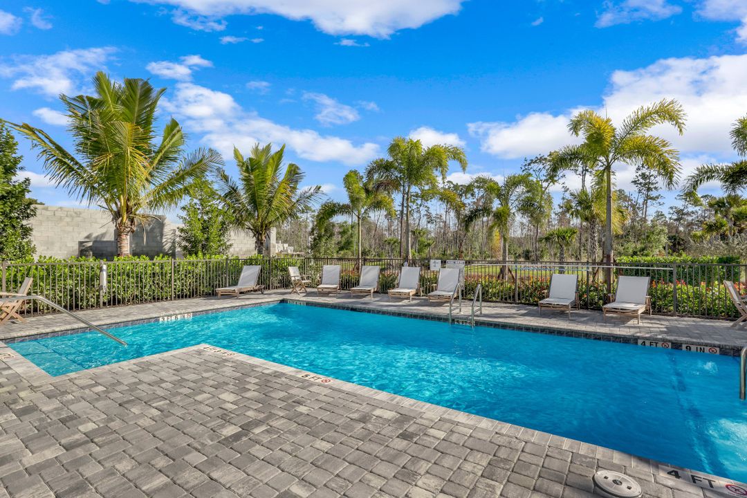 12944 Pembroke Dr, Naples, FL 34105