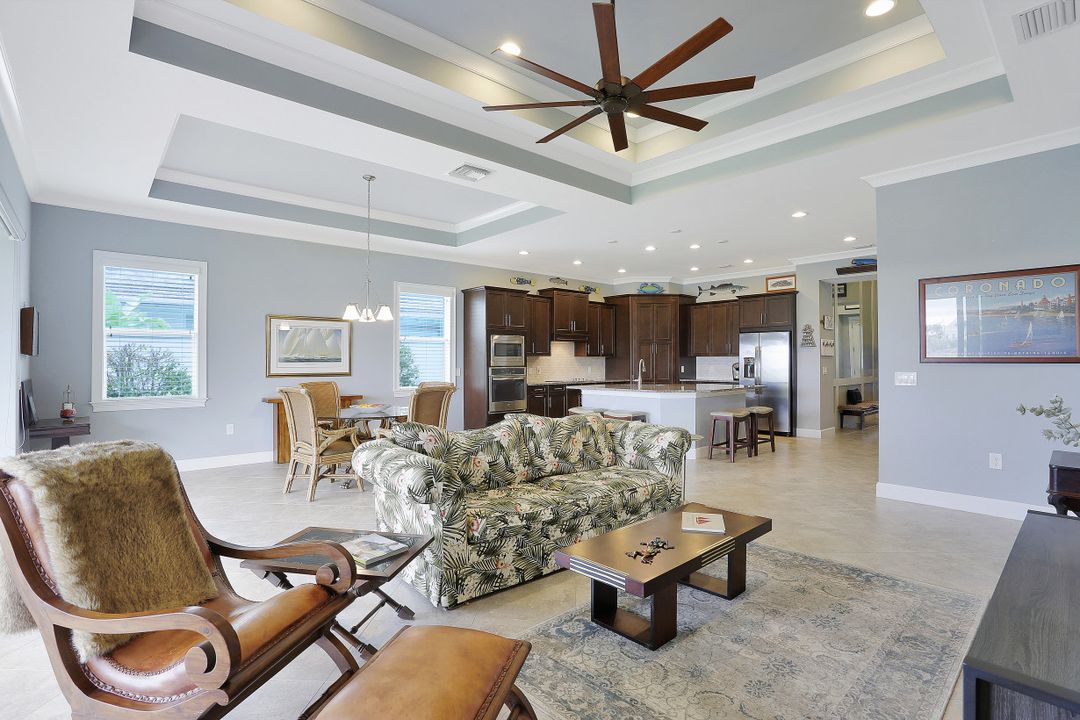 6462 Warwick Ave, Naples, FL 34113