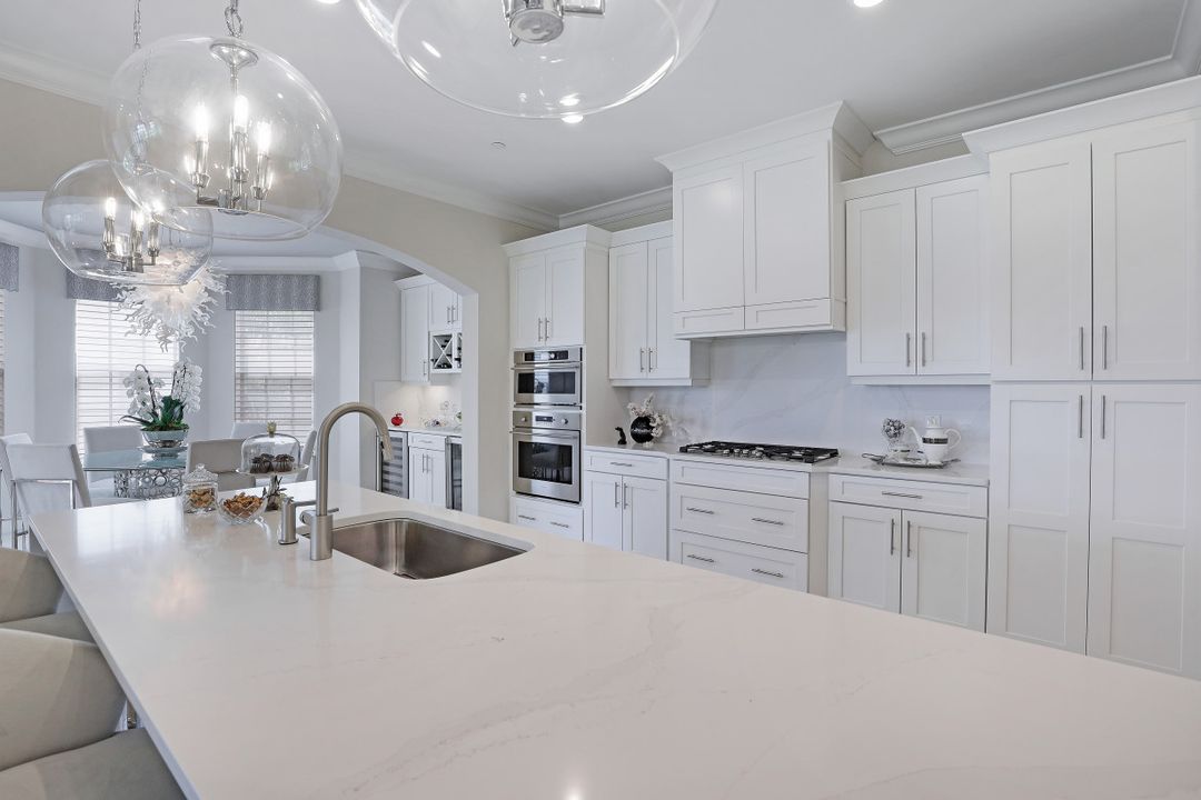 16379 Viansa Way #102, Naples, FL 34110