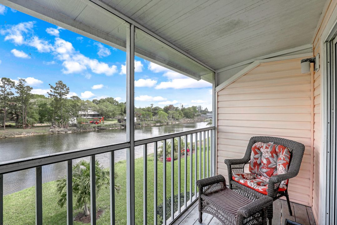 1574 Trafalgar Ln, Naples, FL 34116