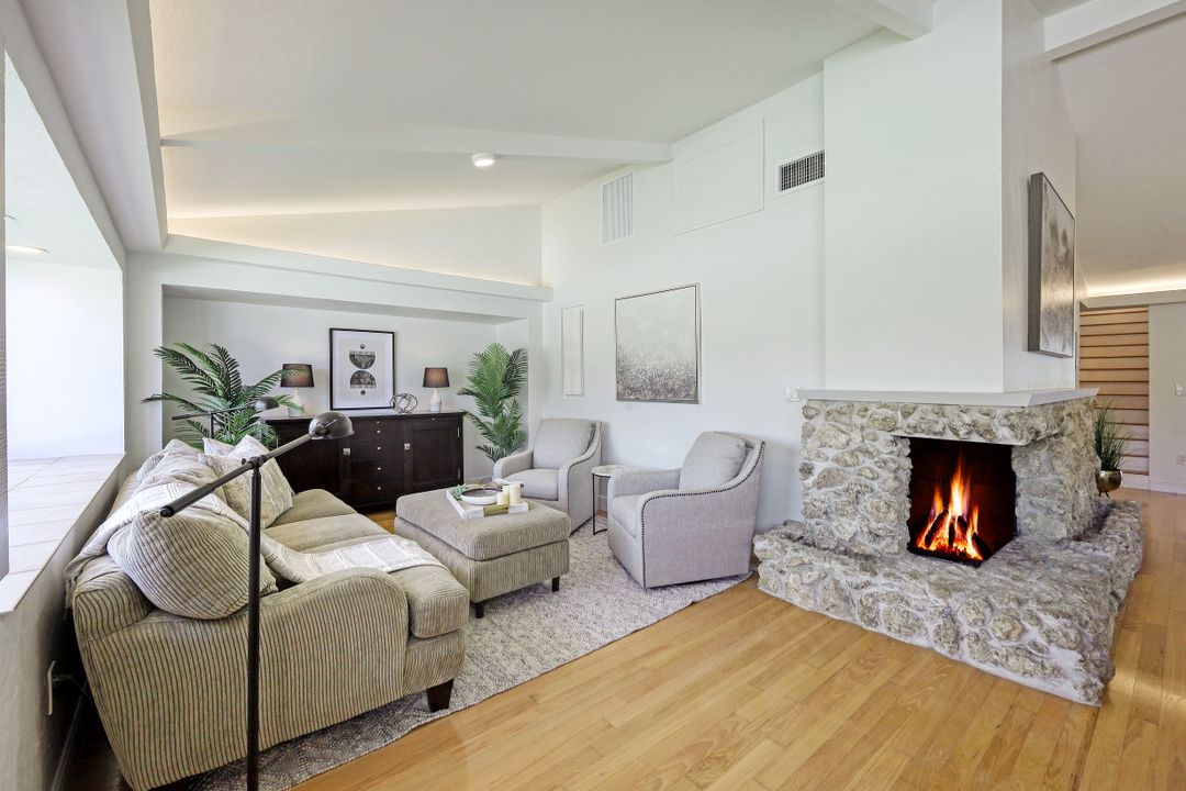 438 Lagoon Ave, Naples, FL 34108