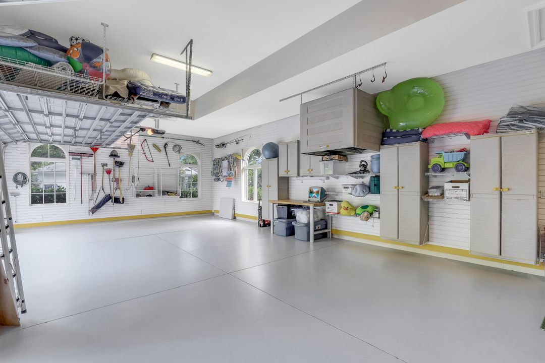 660 Riviera Dr, Naples, FL 34103