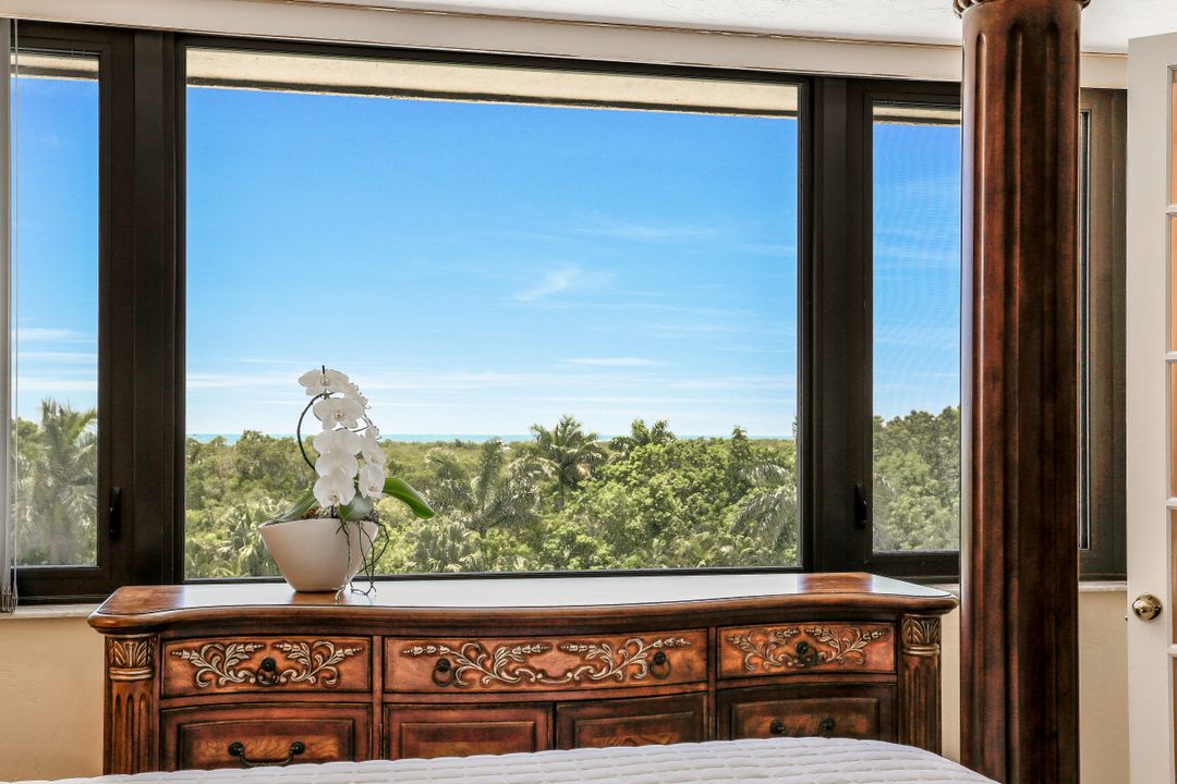 5601 Turtle Bay Dr #302, Naples, FL 34108