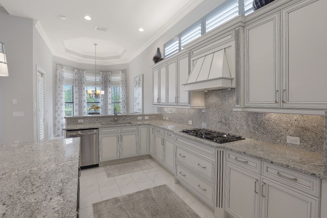 7450 Lantana Cir, Naples, FL 34119