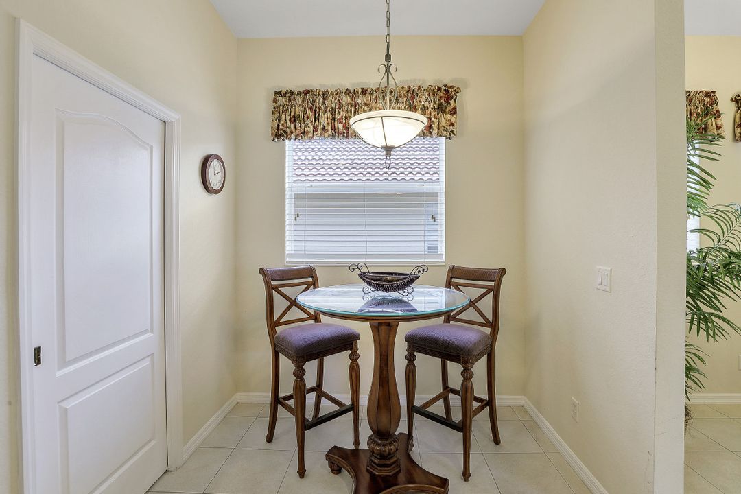 1087 Tivoli Dr, Naples, FL 34104