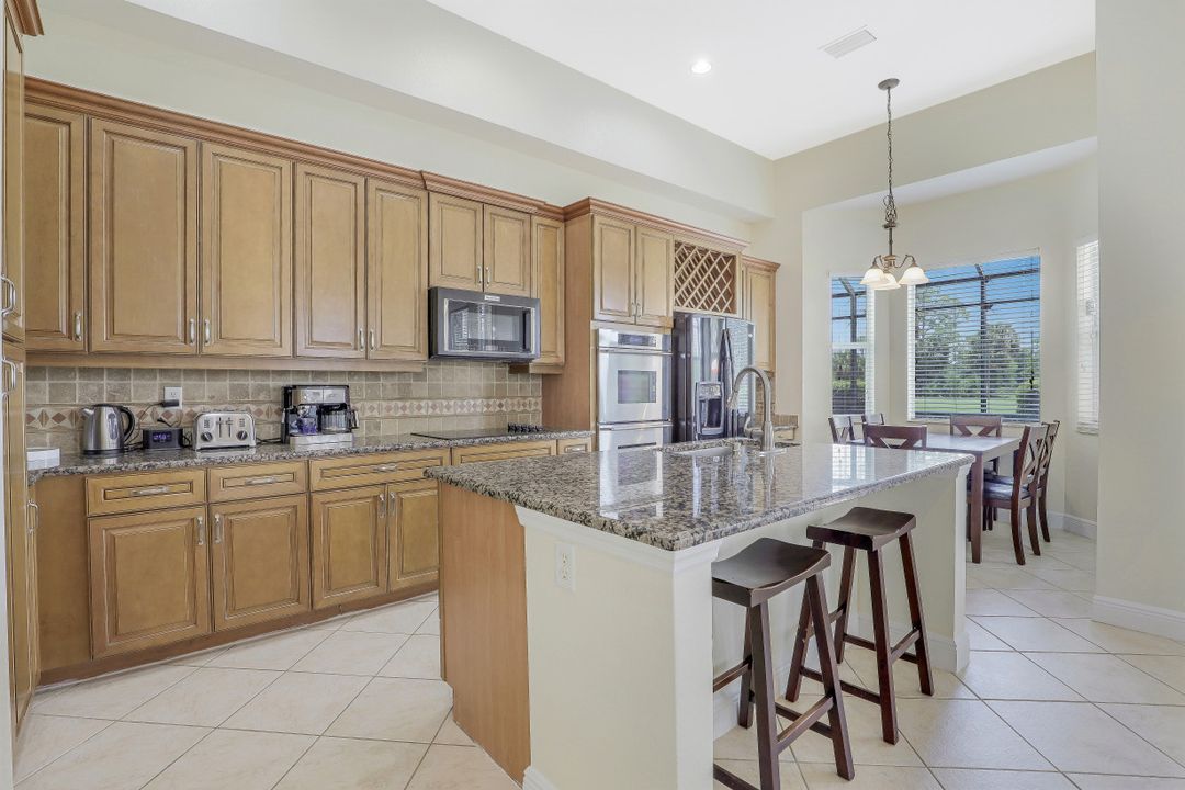 1717 Birdie Dr, Naples, FL 34120