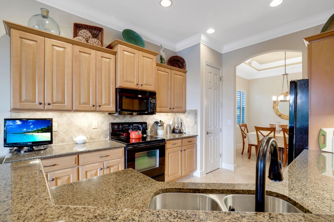 9525 Ironstone Terrace #Unit 202, Naples, FL 34120