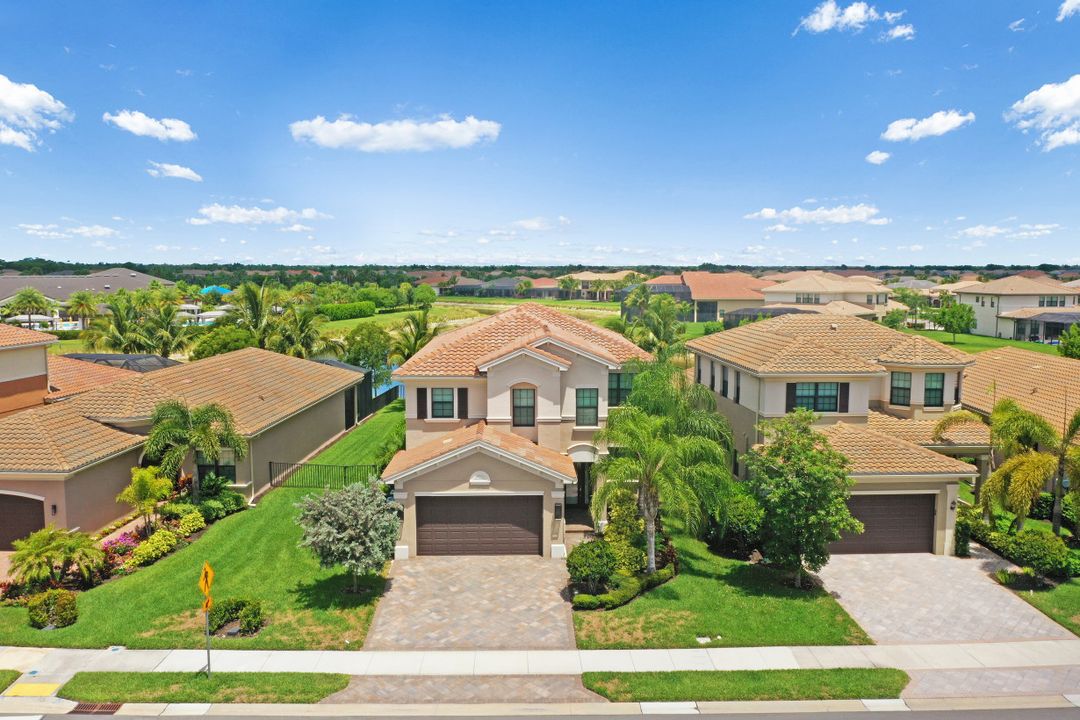 4173 Amelia Way, Naples, FL 34119