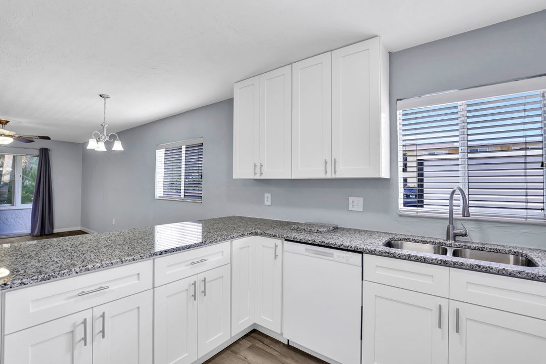 8071 Country Rd #106, Fort Myers, FL 33919