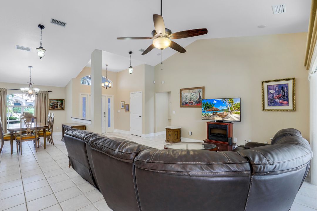 3332 SE 22nd Pl, Cape Coral, FL 33904