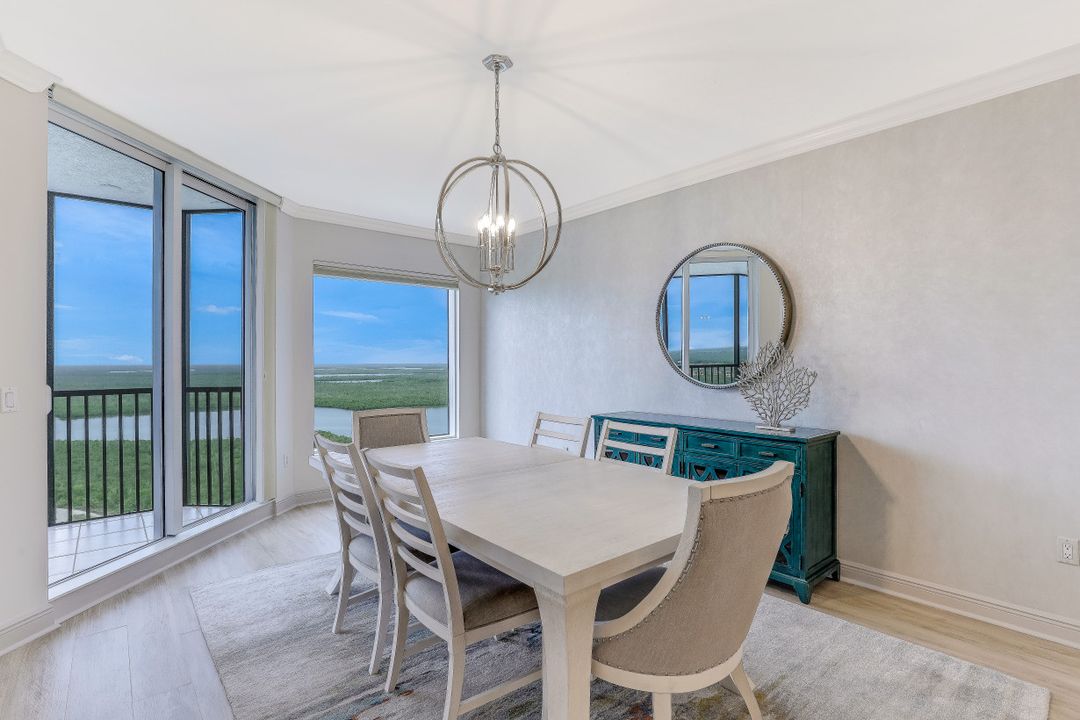 1060 Borghese Ln, Naples, FL 34114