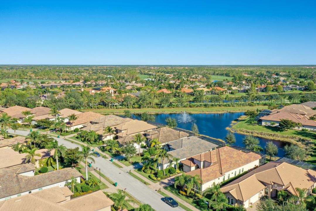 7247 Lantana Cir, Naples, FL 34119