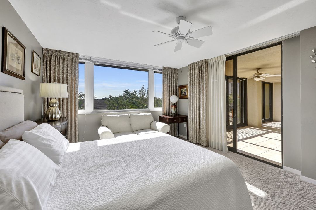 5601 Turtle Bay Dr #203, Naples, FL 34108