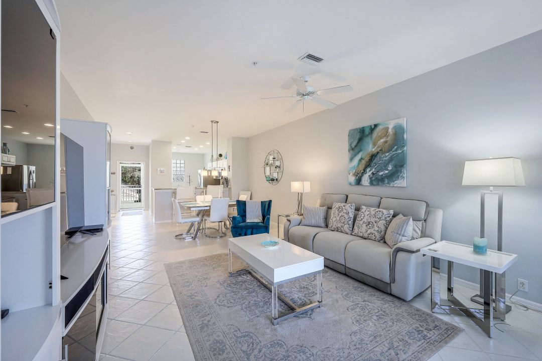 8239 Parkstone Pl #202, Naples, FL 34120