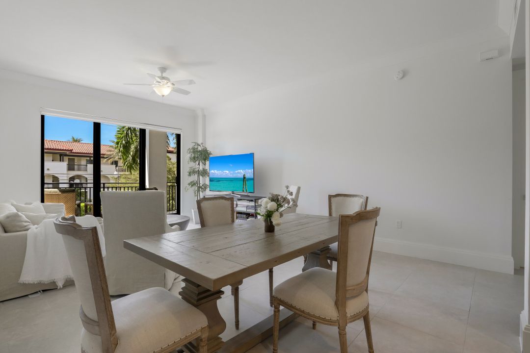 1035 3rd Ave S #203, Naples, FL 34102