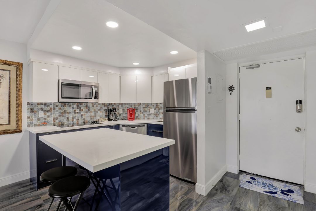 1 Bluebill Ave #703, Naples, FL 34108