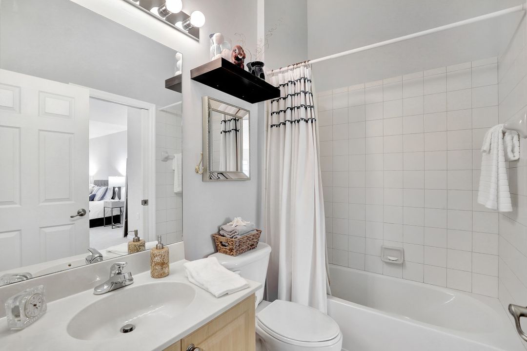 6325 Lexington Ct, Naples, FL 34110