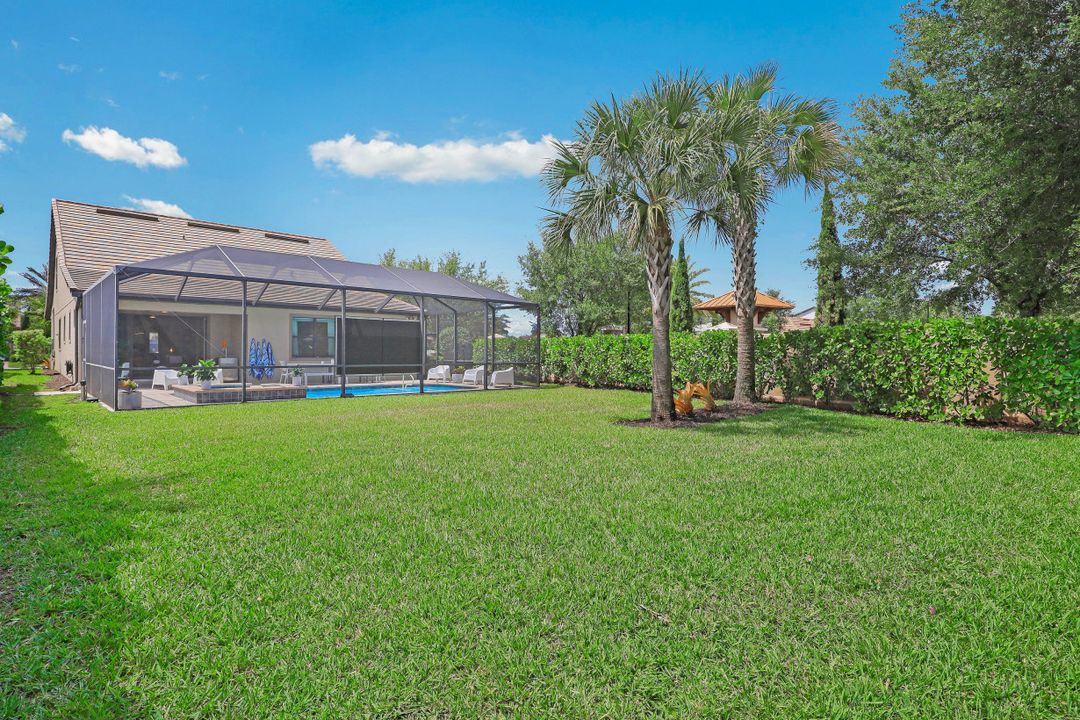 16083 Camden Lakes Cir, Naples, FL 34110