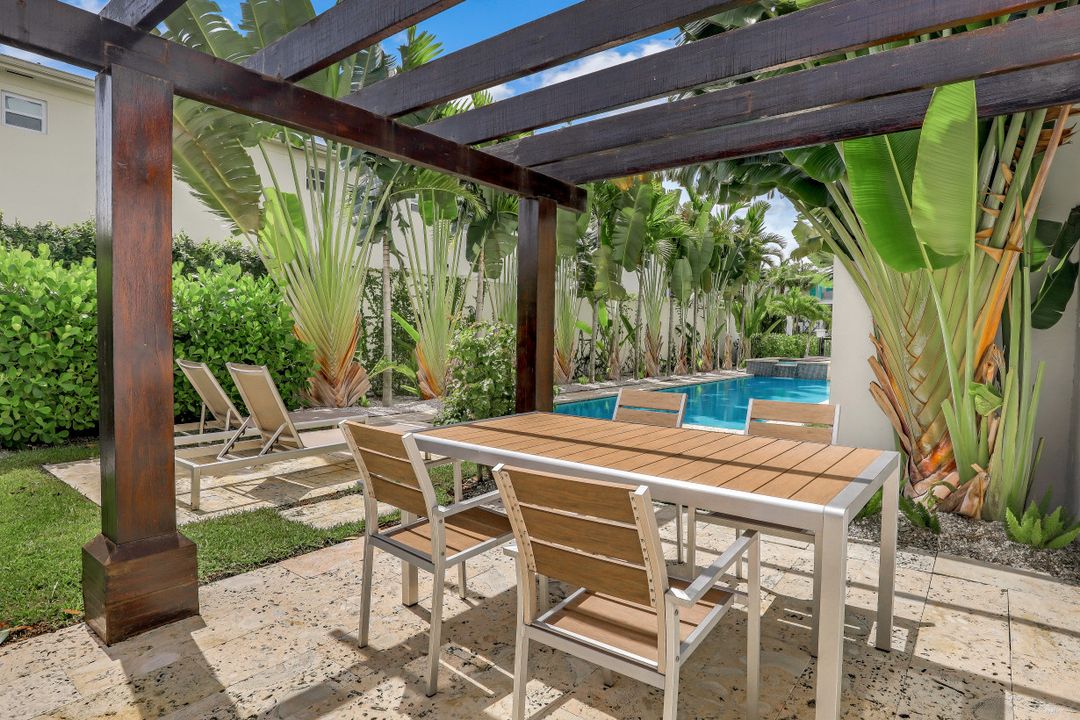 875 9th St S #PH, Naples, FL 34102