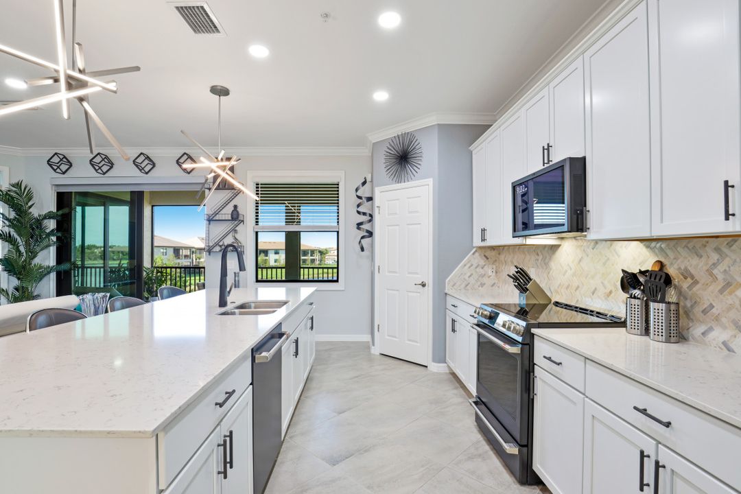 2363 Montserrat Ln #33 -202 , Naples, FL 34120
