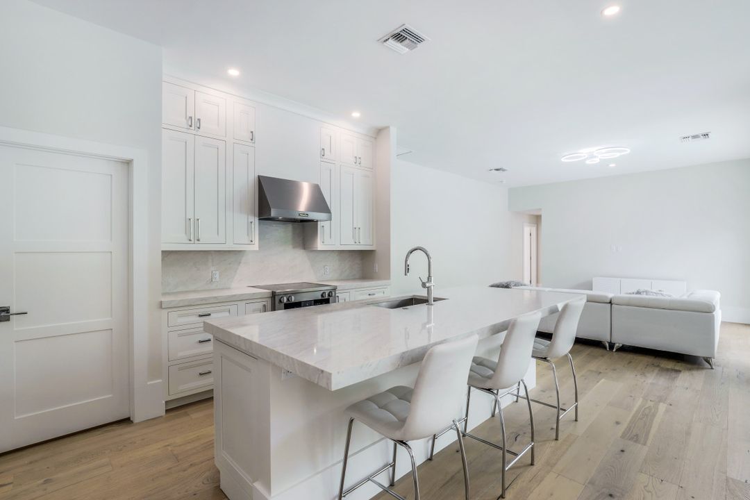 7525 Cordoba Cir, Naples, FL 34109