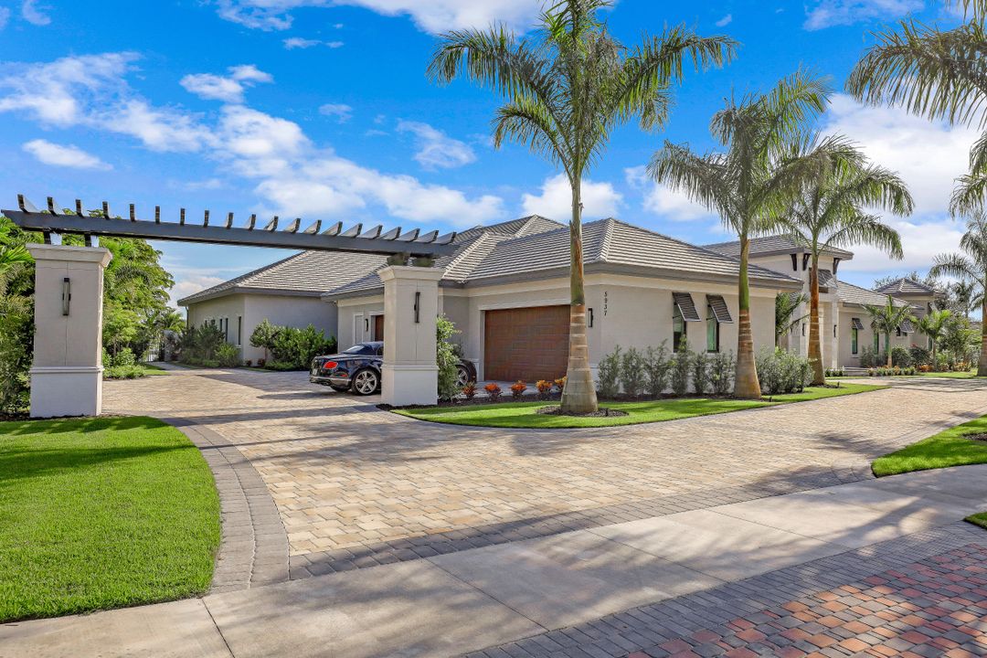 5937 Sunnyslope Dr, Naples, FL 34119