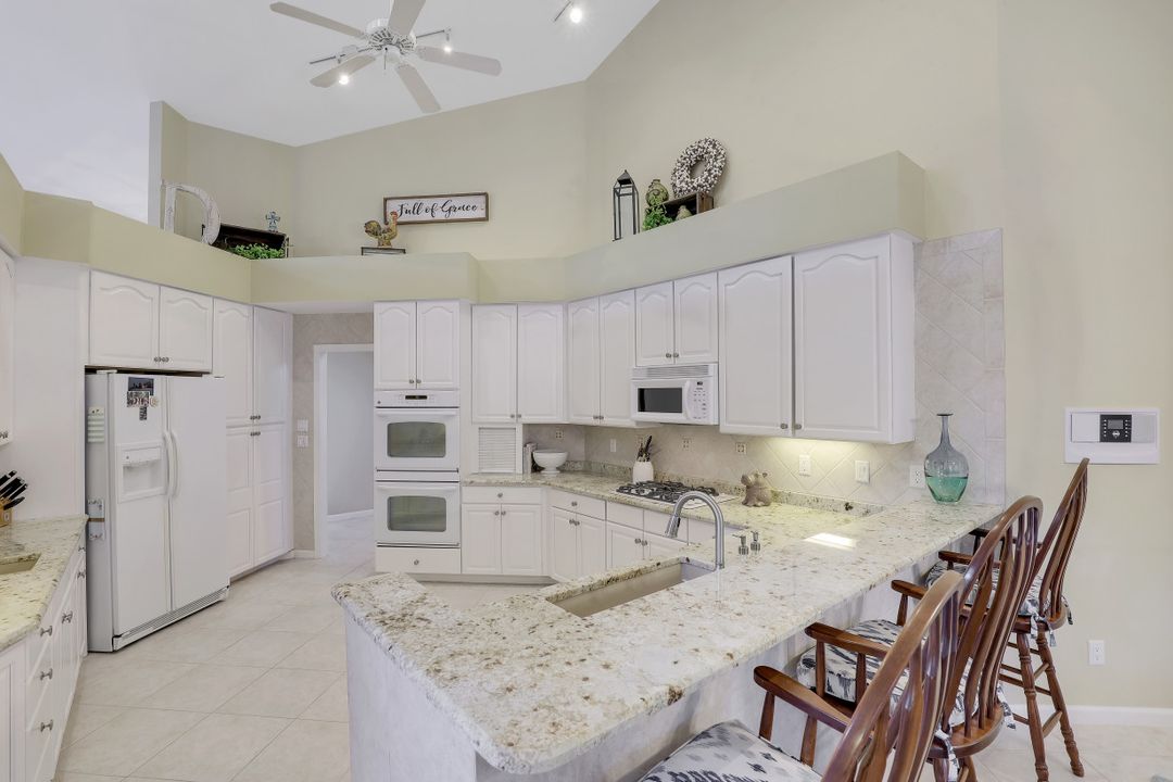 9245 The Ln, Naples, FL 34109