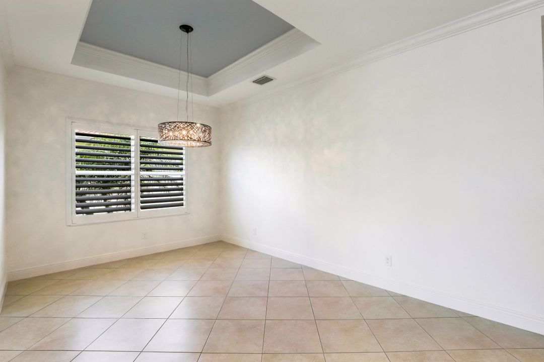 14559 Grapevine Dr, Naples, FL 34114