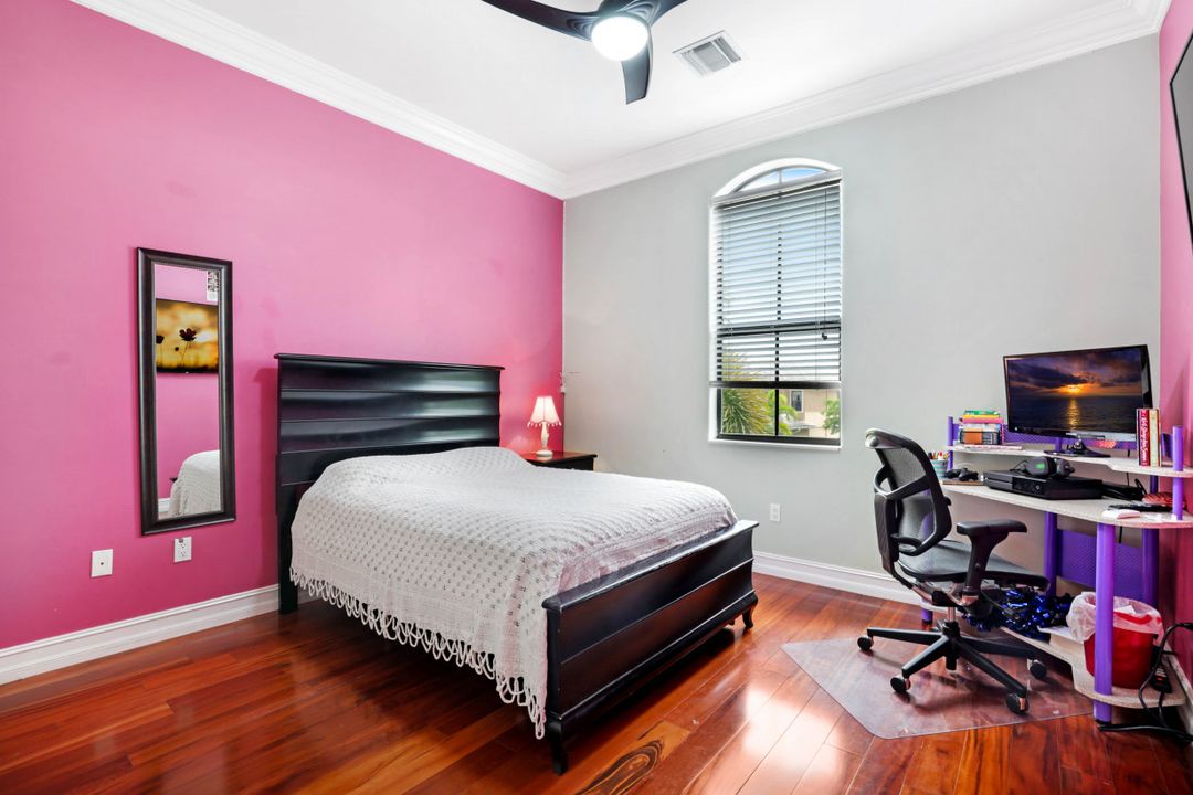 1434 Serrano Cir, Naples, FL 34105