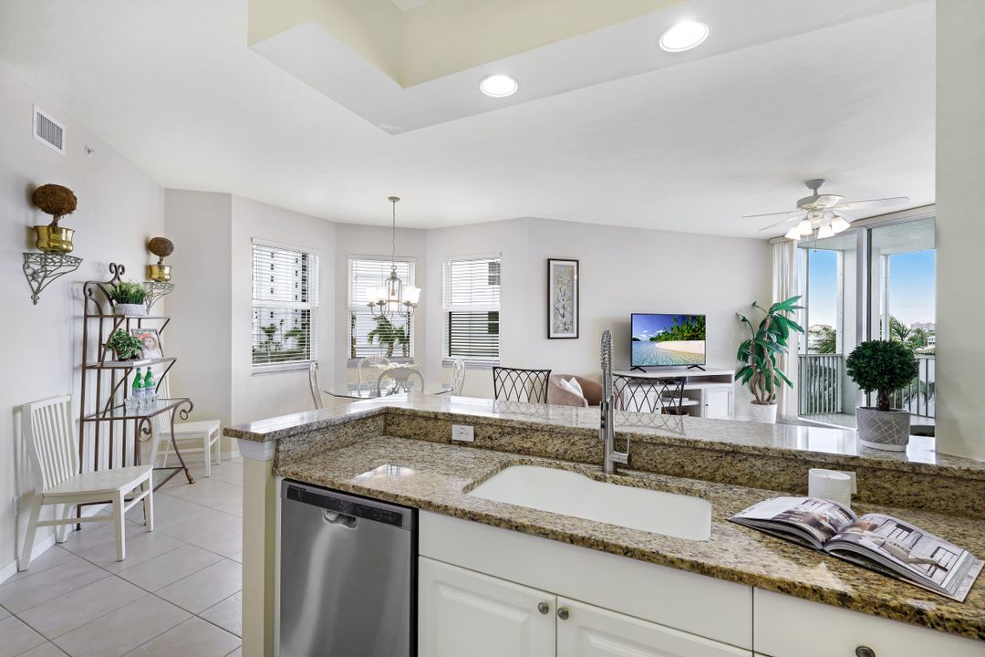 450 Launch Cir #401, Naples, FL 34108