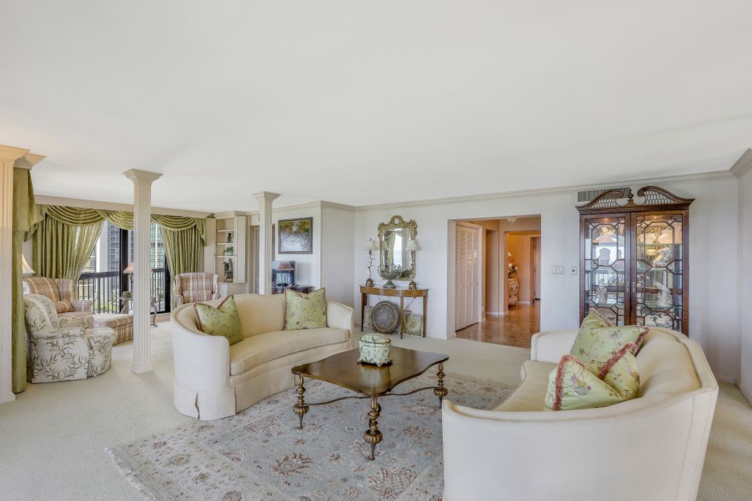 4551 Gulf Shore Blvd N #1003, Naples, FL 34103