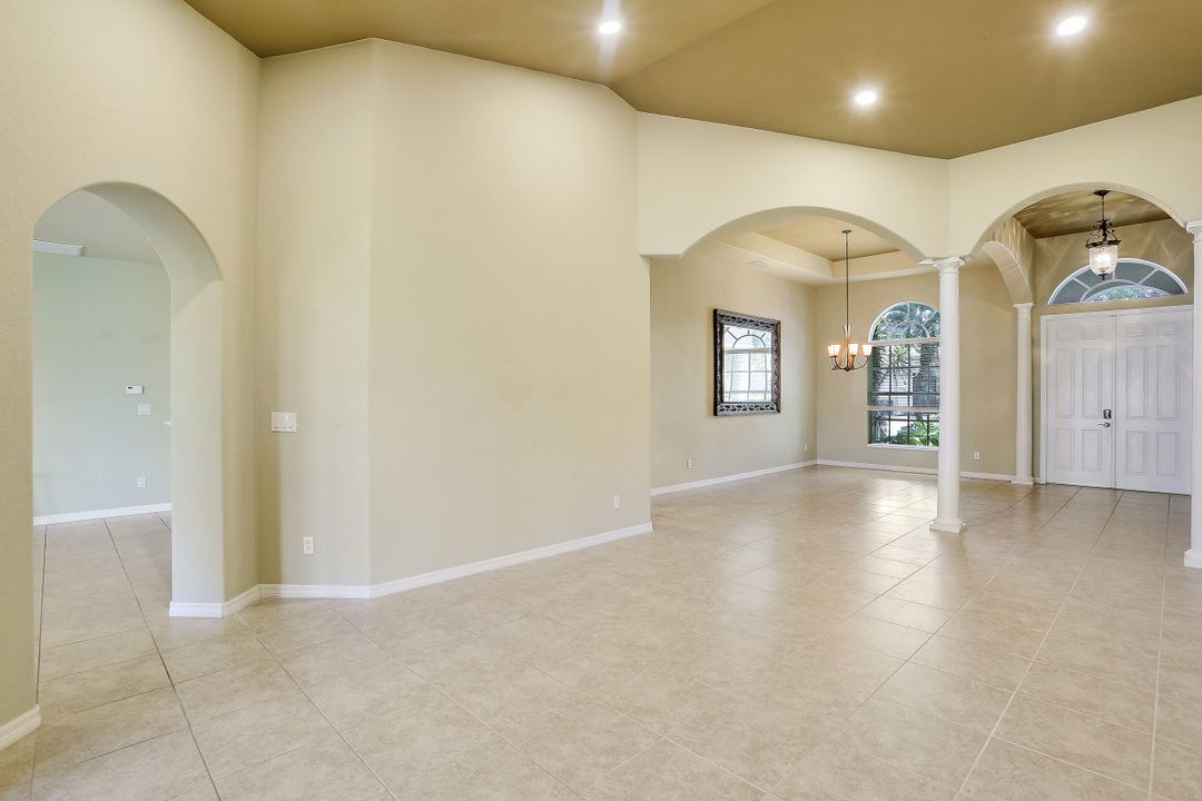 3967 Ruxton Rd, Naples, FL 34116