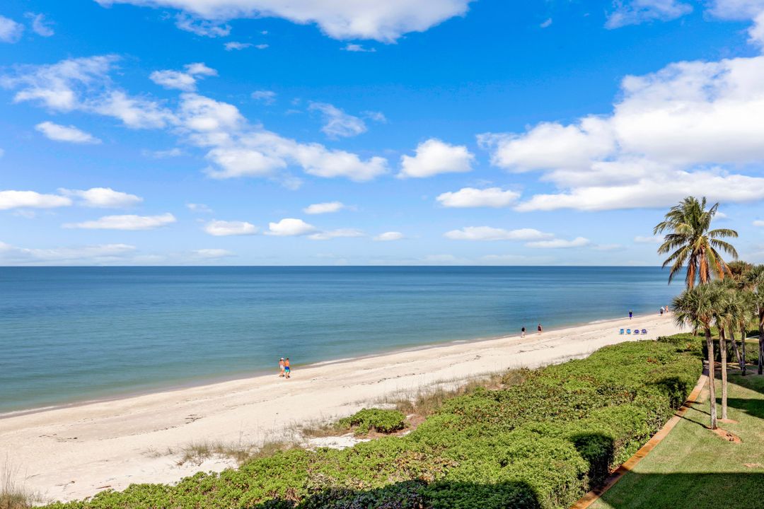 3215 Gulf Shore Blvd N #205, Naples, FL 34103
