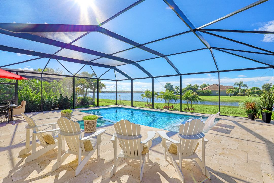 9423 Quarry Dr, Naples, FL 34120